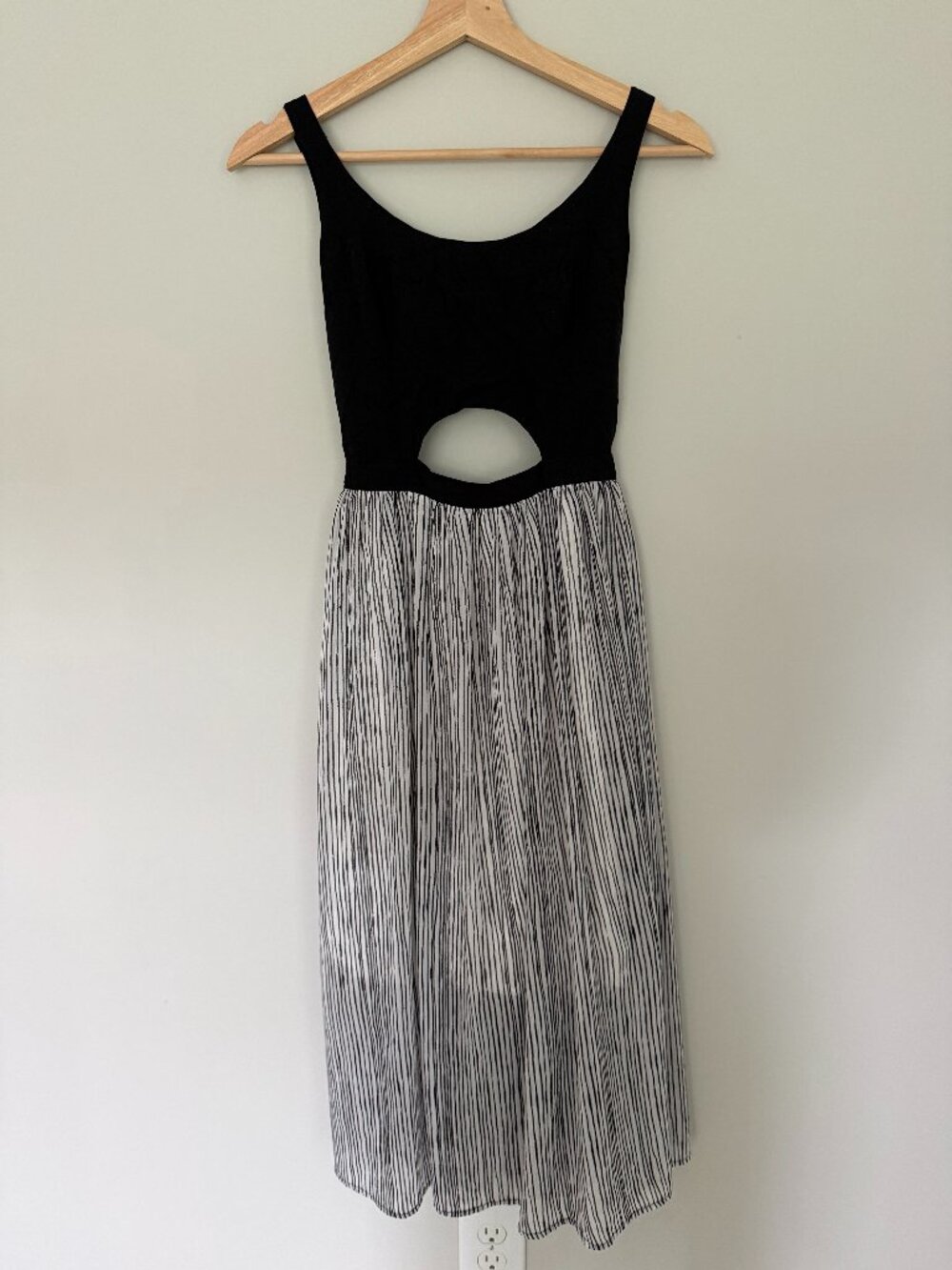 Abercrombie & Fitch midi dress with cut-out detail black, white size small